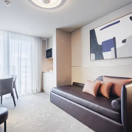 Hotell White
