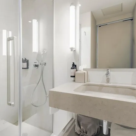 White Hotell