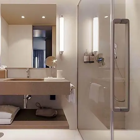 White Hotell