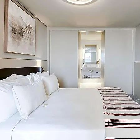 Hotell White
