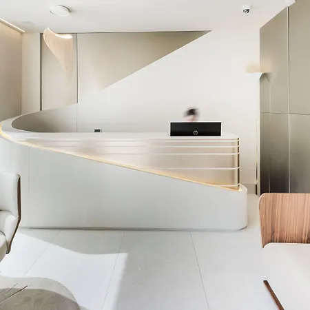 Hotel White