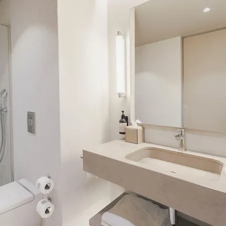 Hotell White