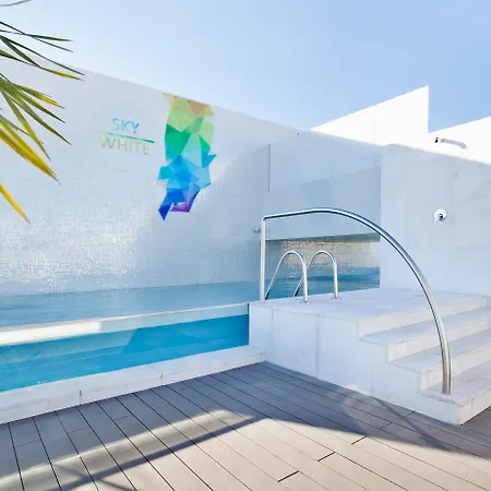Hotel White